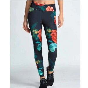 NWT Noli Rose Floral Leggings